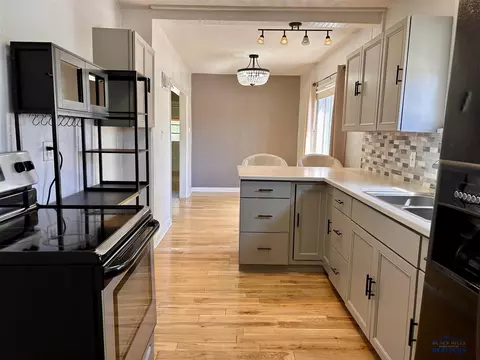 Kitchen - 310 7th Ave, Edgemont, SD 57735 photo 3 of 4