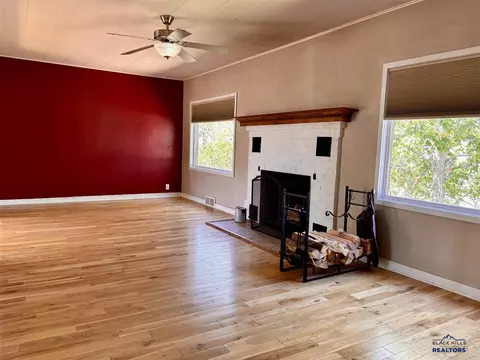 Living - 310 7th Ave, Edgemont, SD 57735 photo 2 of 3