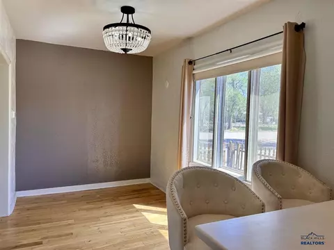 Dining - 310 7th Ave, Edgemont, SD 57735 photo 1 of 1