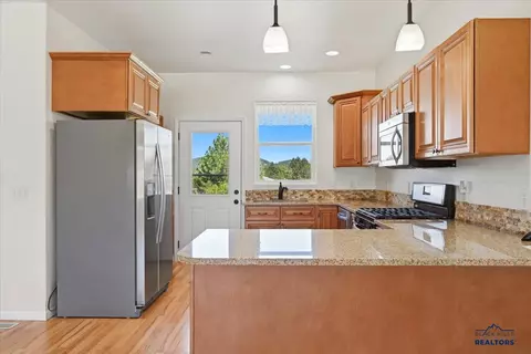 Kitchen - 2214 Split Rock Dr, Sturgis, SD 57785 photo 3 of 4