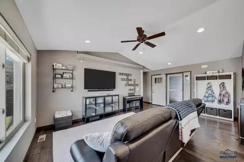 5804 Harper Ct, Rapid City, SD 57702 photo 4