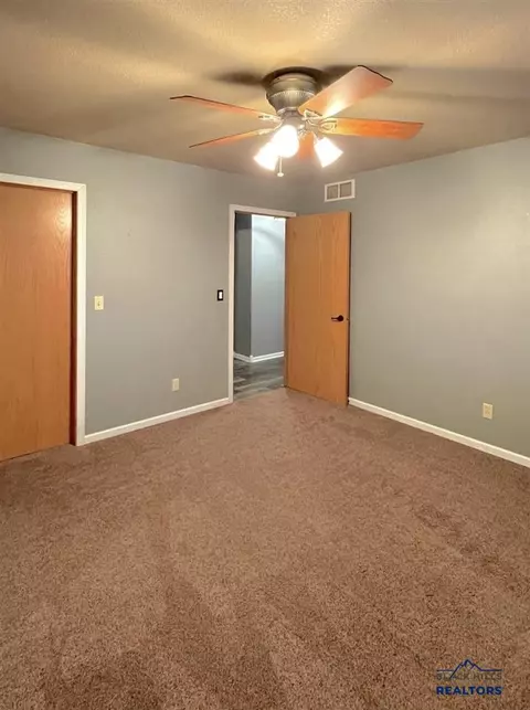 706 Taylor Ct, Belle Fourche, SD 57717 photo 15