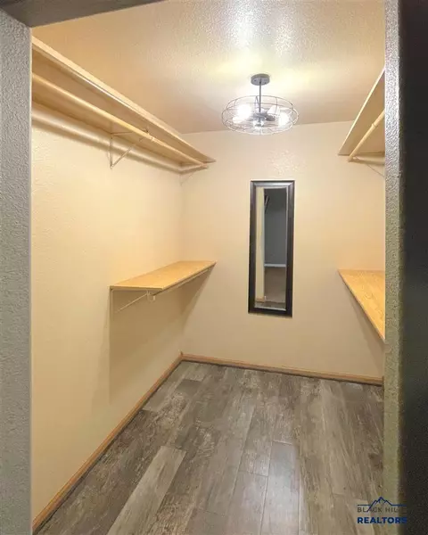 706 Taylor Ct, Belle Fourche, SD 57717 photo 13