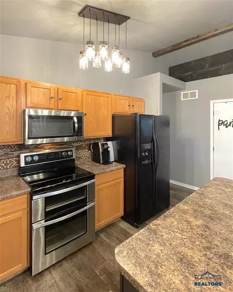 706 Taylor Ct, Belle Fourche, SD 57717 photo 8