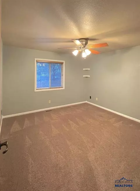 706 Taylor Ct, Belle Fourche, SD 57717 photo 14