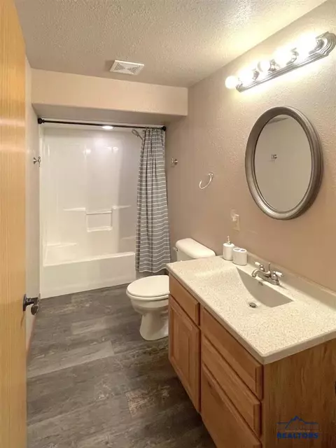 706 Taylor Ct, Belle Fourche, SD 57717 photo 18