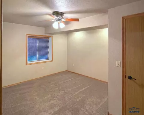 706 Taylor Ct, Belle Fourche, SD 57717 photo 17