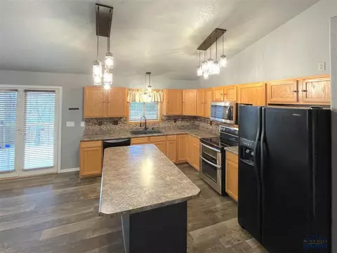 706 Taylor Ct, Belle Fourche, SD 57717 photo 7