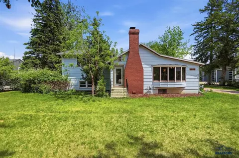 1830 Sun Valley Dr, Rapid City, SD 57702