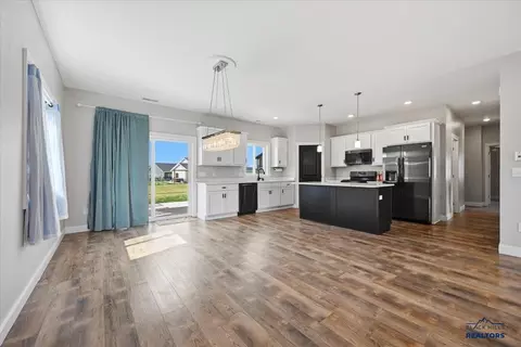 1724 Russell St, Spearfish, SD 57783 photo 6