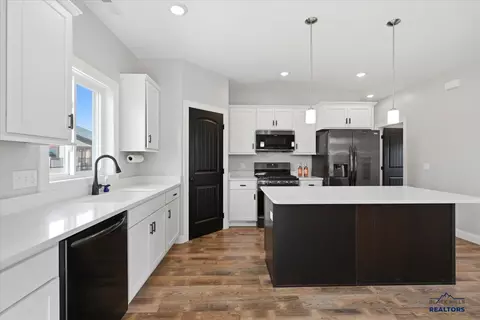 1724 Russell St, Spearfish, SD 57783 photo 9