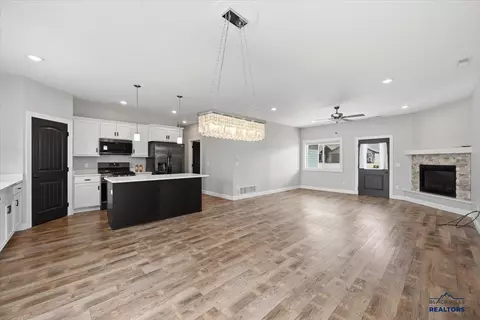 1724 Russell St, Spearfish, SD 57783 photo 11