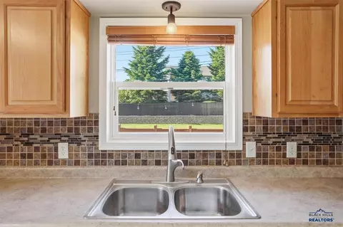 713 E Grant St, Spearfish, SD 57783 photo 10