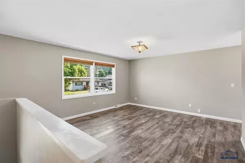 713 E Grant St, Spearfish, SD 57783 photo 3