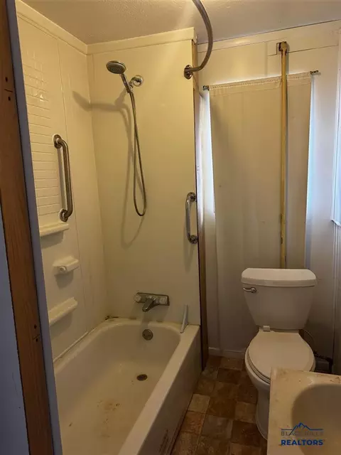 Bath - 411 W Summit St, Lead, SD 57754 photo 3 of 3