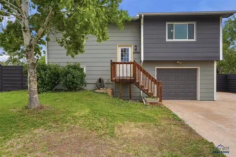 4794 Trail Dr, Rapid City, SD 57703