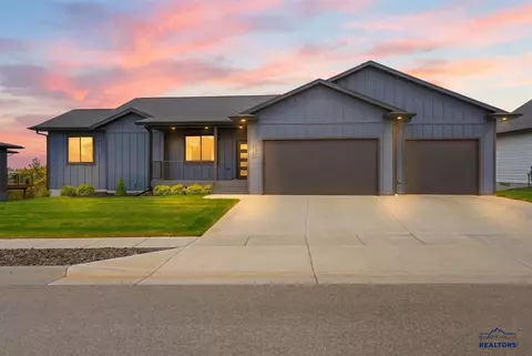 5924 Cloud Peak Dr, Rapid City, SD 57702
