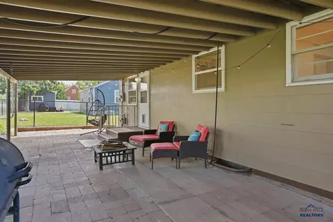 Exterior - 822 N 10th St, Spearfish, SD 57783 photo 6 of 8