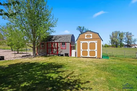 1323 Dacar St, Belle Fourche, SD 57717 photo 24