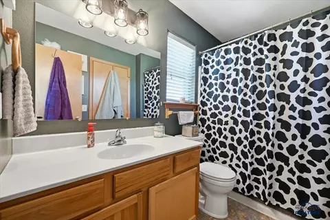 1323 Dacar St, Belle Fourche, SD 57717 photo 14
