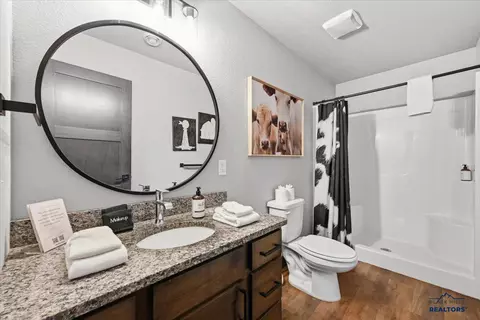 Bath - 20825 Bellefish Rd, Lead, SD 57754 photo 1 of 2