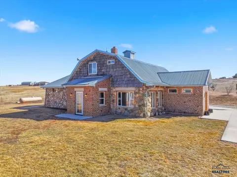 19746 Hunter Rd, Spearfish, SD 57783