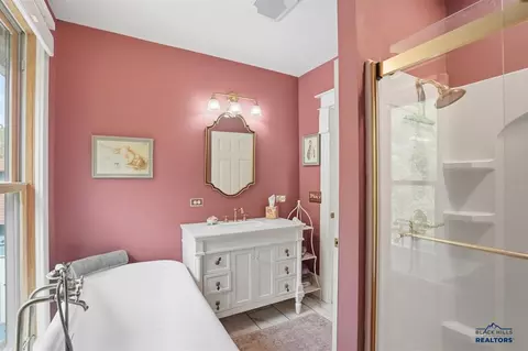 Bath - 152 Charles St, Deadwood, SD 57732 photo 3 of 4