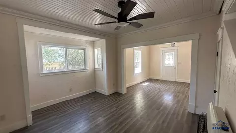 Living - 703 4th Ave, Edgemont, SD 57735 photo 3 of 3