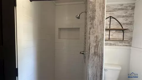 Bath - 703 4th Ave, Edgemont, SD 57735 photo 2 of 2