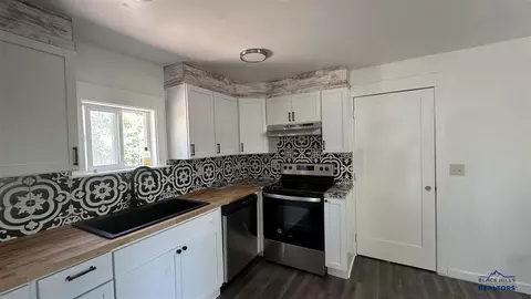 Kitchen - 703 4th Ave, Edgemont, SD 57735 photo 2 of 2