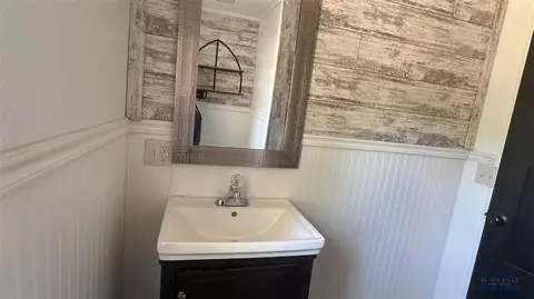Bath - 703 4th Ave, Edgemont, SD 57735 photo 1 of 2