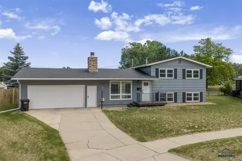 2206 Lockwood Dr, Rapid City, SD 57702