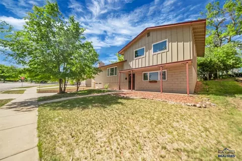 3902 Brookside Dr, Rapid City, SD 57702