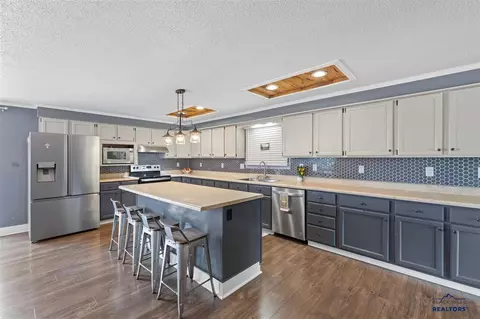 Kitchen - 1004 E St, Edgemont, SD 57735 photo 2 of 4
