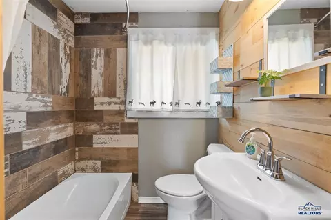Bath - 1004 E St, Edgemont, SD 57735 photo 1 of 2