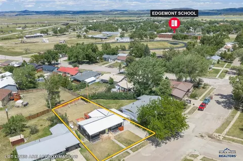 View/Area - 1004 E St, Edgemont, SD 57735 photo 3 of 5