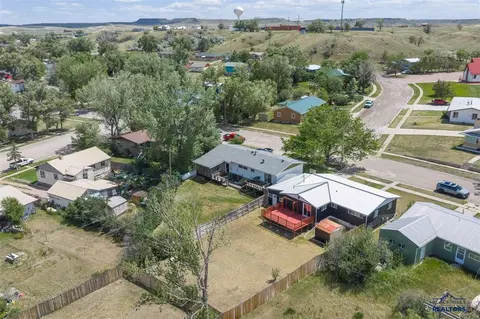 View/Area - 1004 E St, Edgemont, SD 57735 photo 2 of 5