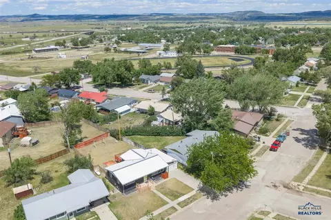 View/Area - 1004 E St, Edgemont, SD 57735 photo 4 of 5