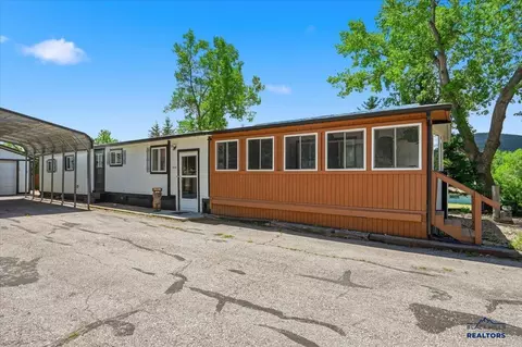 8048 Blucksberg Dr, Sturgis, SD 57785