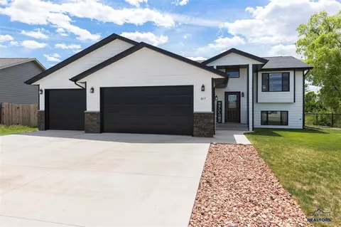 657 Rachel Ln, Box Elder, SD 57719