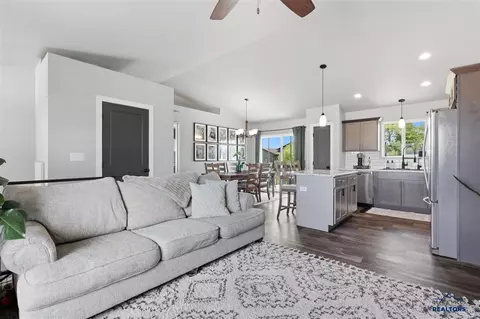 657 Rachel Ln, Box Elder, SD 57719 photo 11