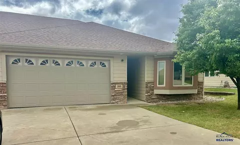 205 Enchantment Rd, Rapid City, SD 57701