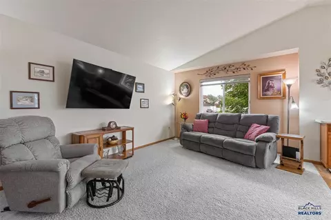 4307 Paddock Ct, Rapid City, SD 57701 photo 2