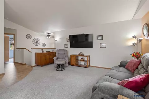 4307 Paddock Ct, Rapid City, SD 57701 photo 3