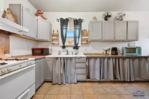 Kitchen - 406 Barclay Ave, Lead, SD 57754 photo 2 of 2