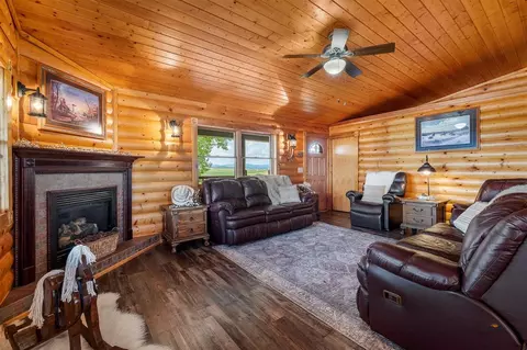 Living - 25974 Fairburn Rd #SOUTH FAIRBURN RD, Fairburn, SD 57738 photo 1 of 5