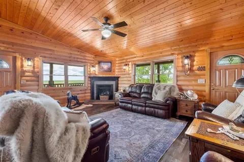 Living - 25974 Fairburn Rd #SOUTH FAIRBURN RD, Fairburn, SD 57738 photo 2 of 5
