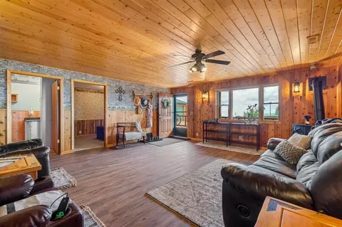 Living - 25974 Fairburn Rd #SOUTH FAIRBURN RD, Fairburn, SD 57738 photo 4 of 5