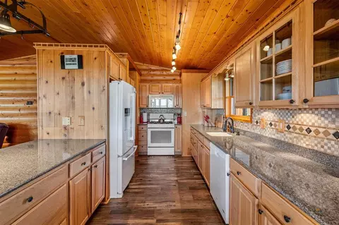 Kitchen - 25974 Fairburn Rd #SOUTH FAIRBURN RD, Fairburn, SD 57738 photo 2 of 3