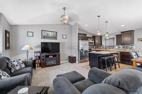 6674 Cambridge Pl, Summerset, SD 57718 photo 3